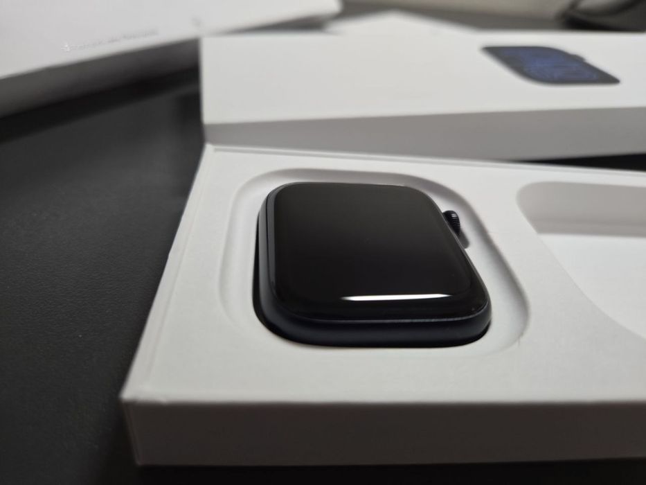 Apple Watch SE 3 44mm Midnight Aluminium M/L Open Box