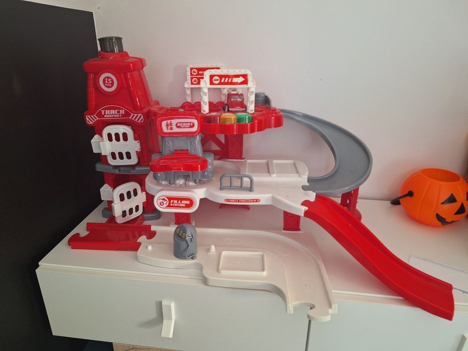 Garaż samochodowy Smiki