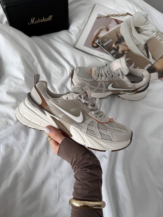 Nike Runtekk V2K Beige Brown трендові жіночі кросівки найк рантек в2к