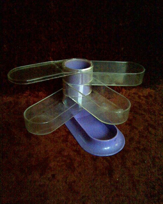 Подставка для канцтоваров.