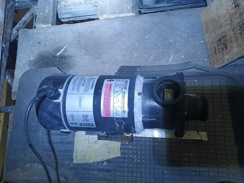 Насос для джакузі басейну.