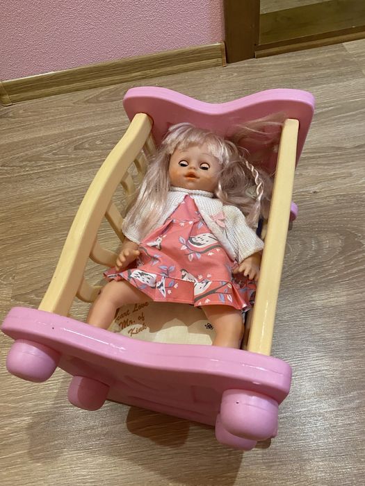 Ліжечко іграшкове для ляльки з лялькою