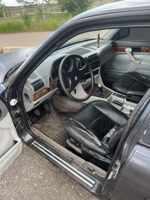 Продам BMW e32 m30b30
