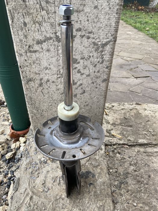 Амортизатор передній Сітроєн гранд пікасо 2016 року