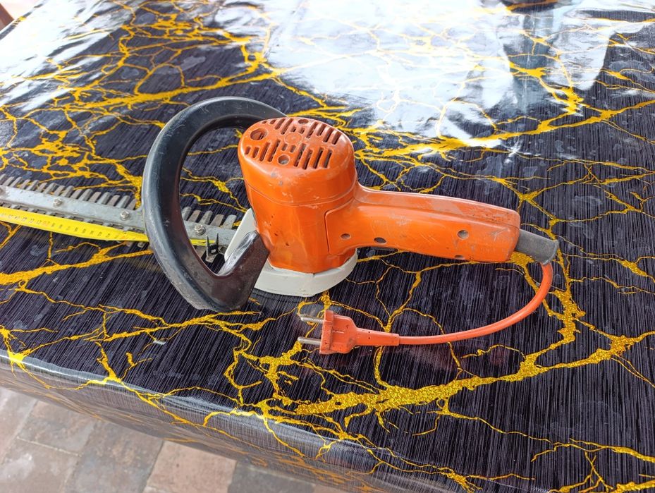 Кущоріз садовий Black Decker
