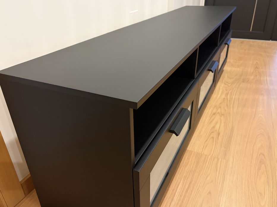 Movel de televisao preto