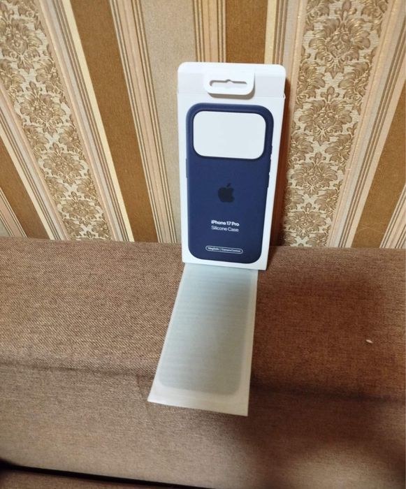 Защитное стекло на Iphone pro 17