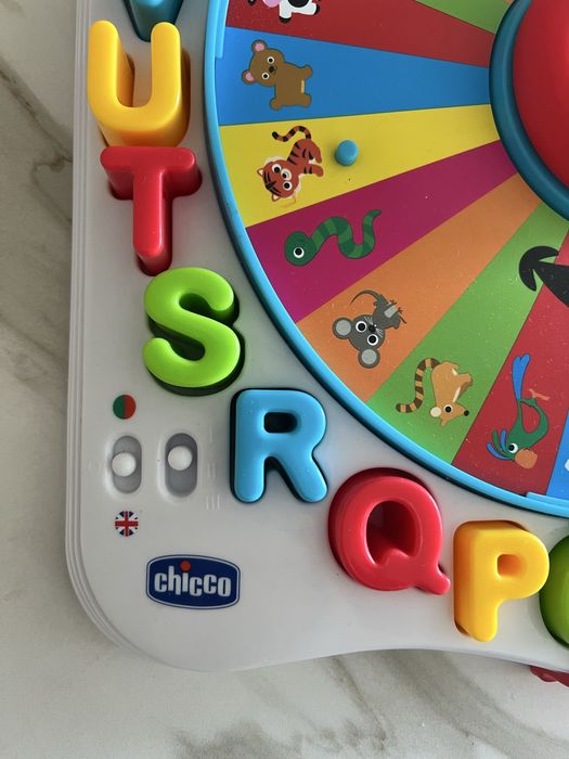 Brinquedo educativo bilingue da Chicco