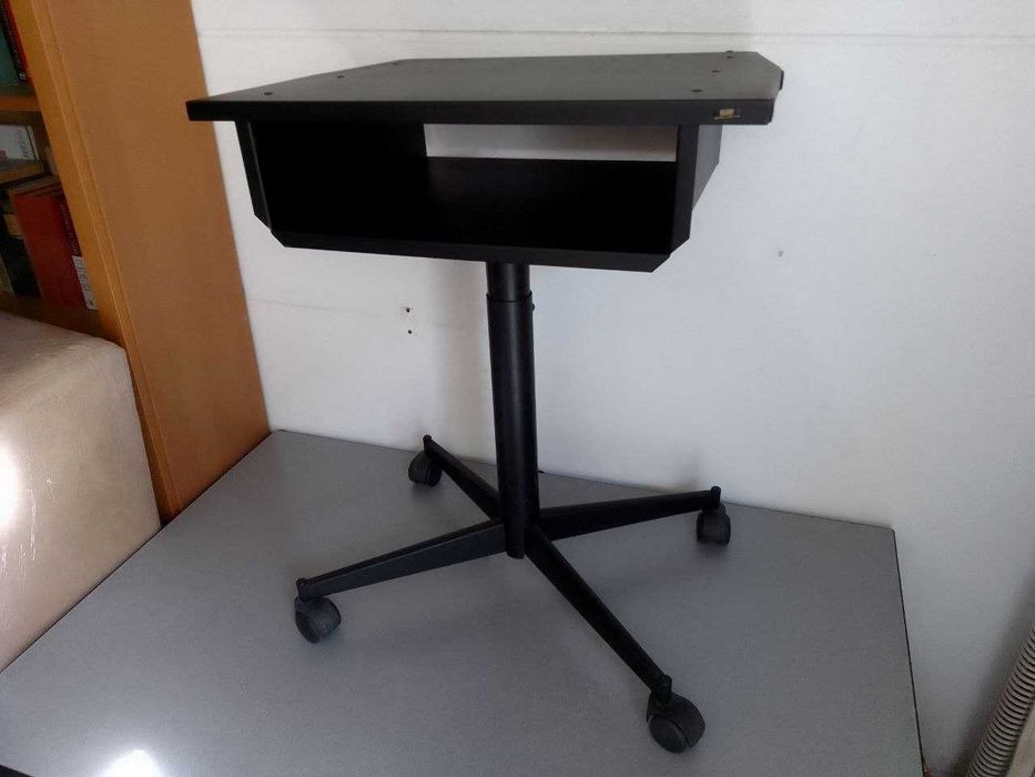 Mesa metálica para televisor + leitor de vídeo/cd (usada)
