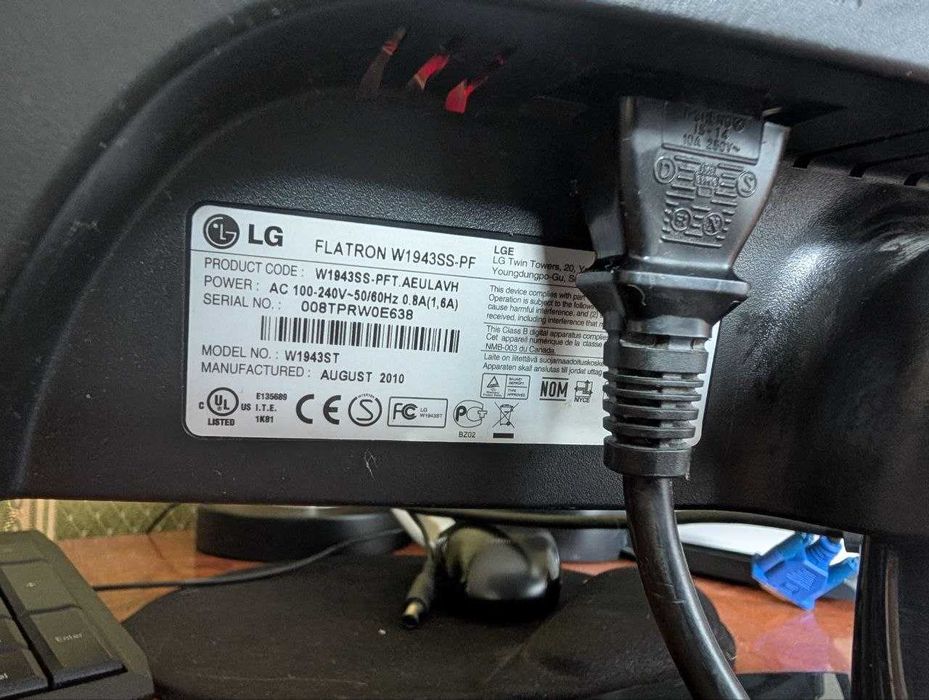 Монітор LG 18.5 дюйма