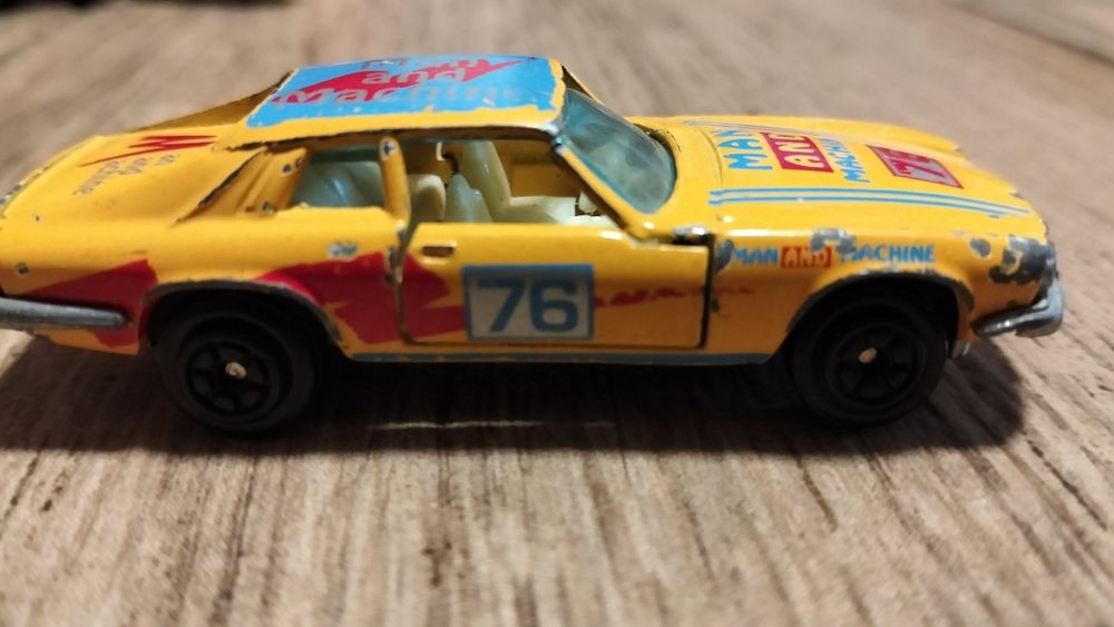 Моделька машинка