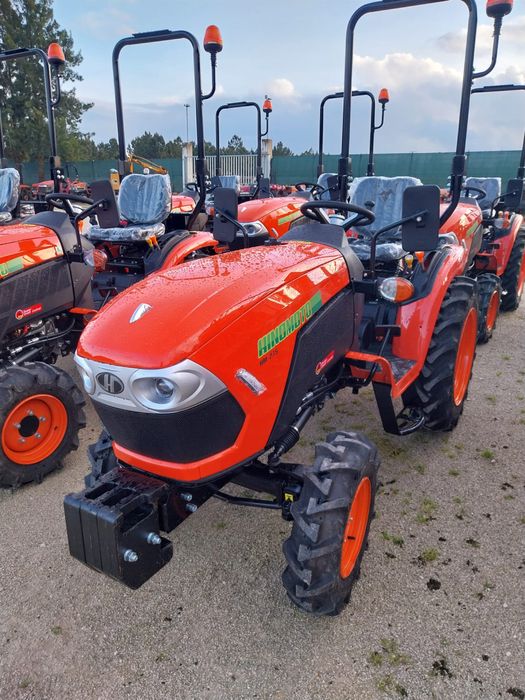 Trator Hinomoto HM 275 NOVO com matricula