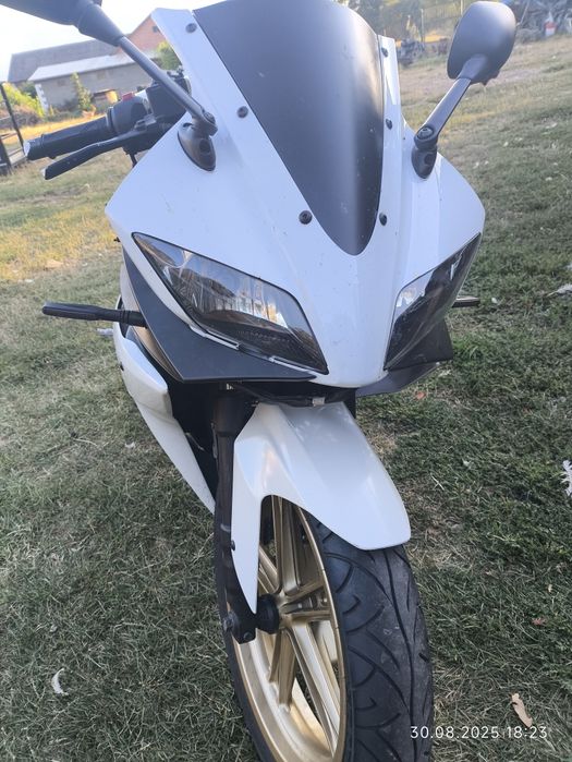 Yamaha yzf r 125 lampa reflektor