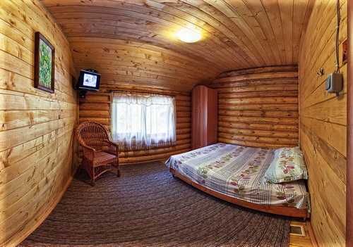 Здам в оренду дерев'яний котедж на березі гірської річки.