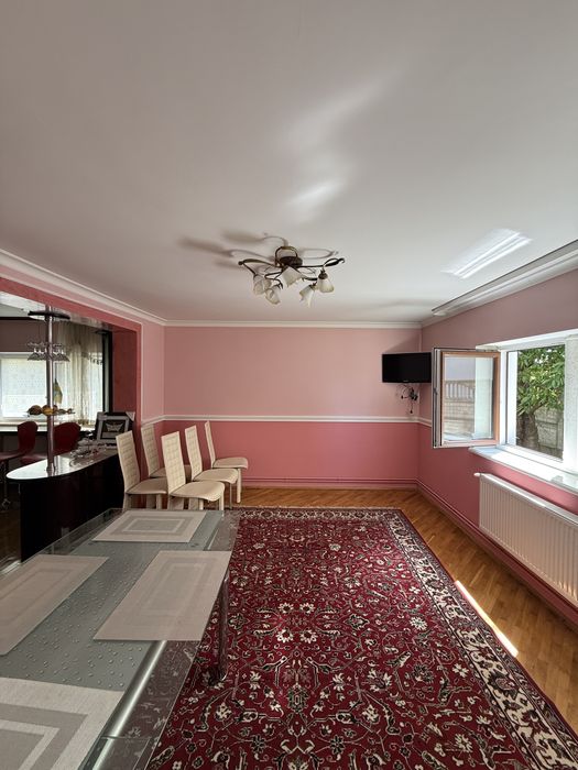 Продається просторий будинок