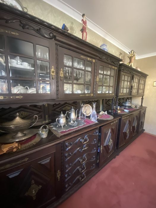 Par de Louceiros / Aparadores com Vitrine em Madeira Maciça Rústica