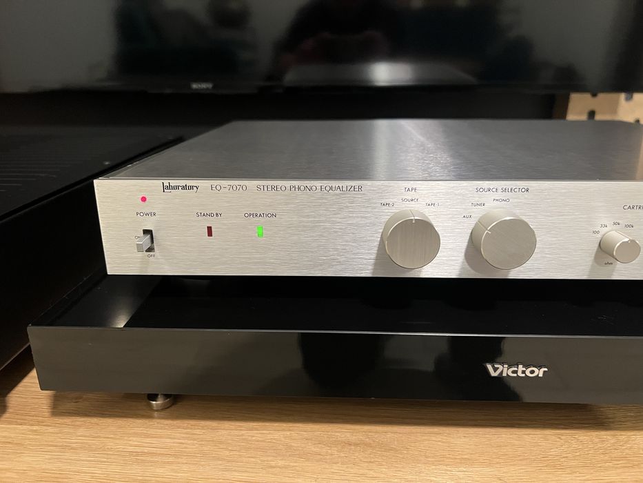 Przedwzmacniacz gramofonowy/liniowy Victor eq-7070