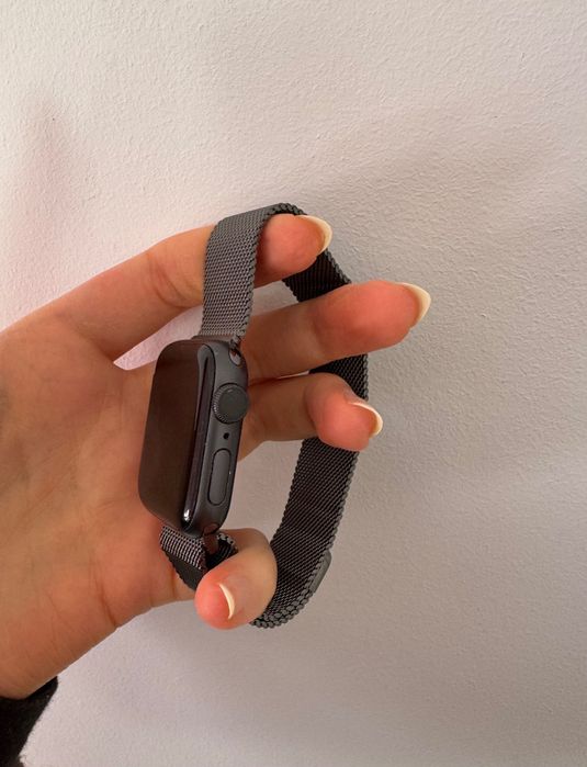 Apple Watch series 6 40mm + Milanese loop + USB ładowarka