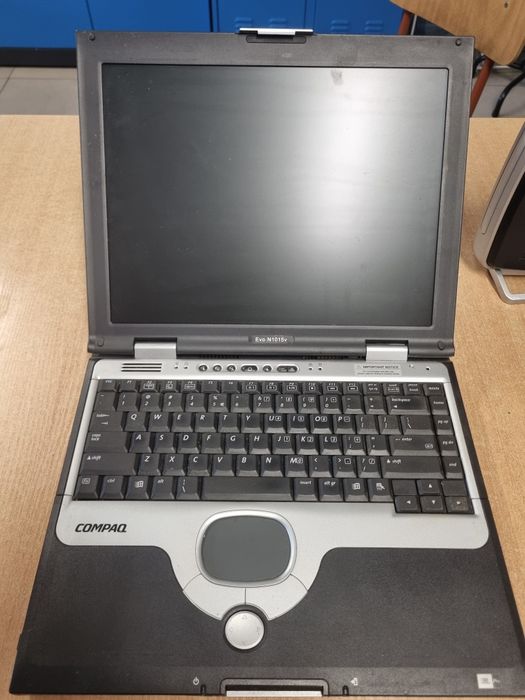 Compaq Evo n1015v retro laptop