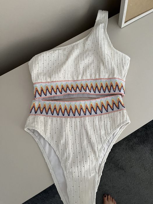 Kostium s wysoki stan dobrze trzyma jakość