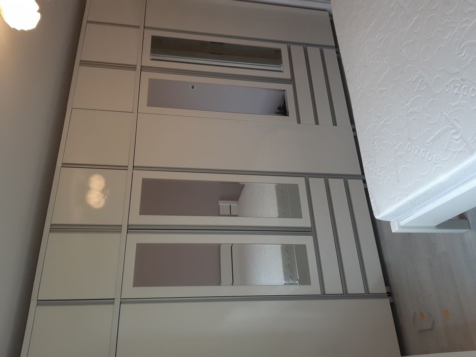 Montaż mebli z paczek, skręcanie, składanie