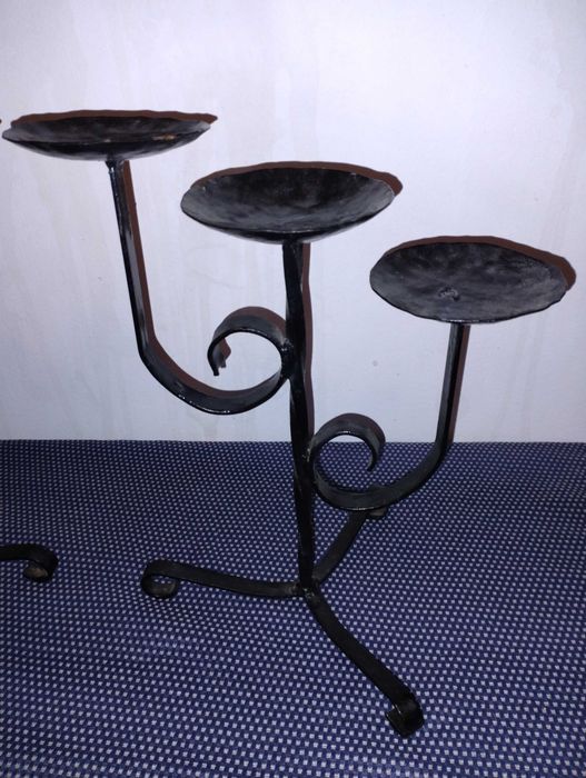 Castiçais antigos em ferro