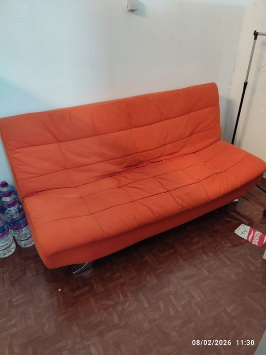 Sofá-cama em bom estado