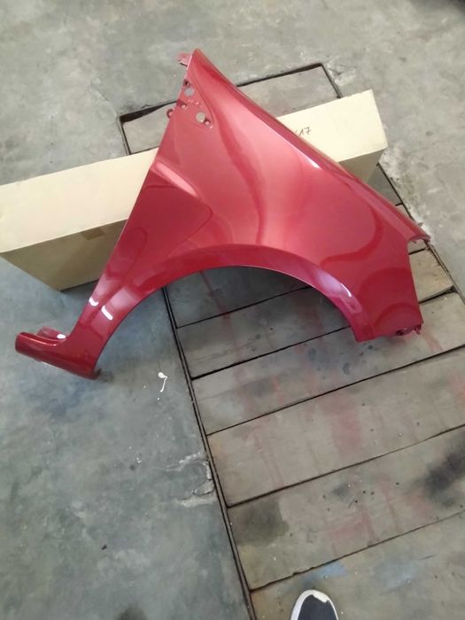 Renault Clio III Błotnik Przód Prawy 185