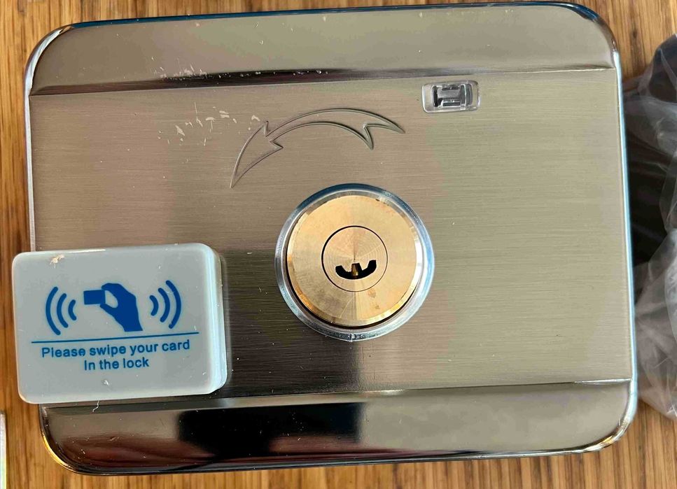 Fechadura elétrica com segredo NOVA