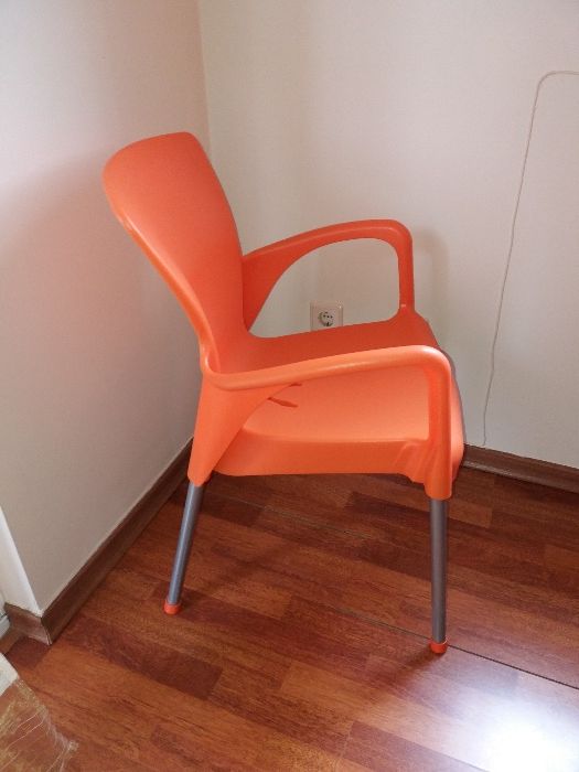 Cadeira laranja e cromada64409423760771121