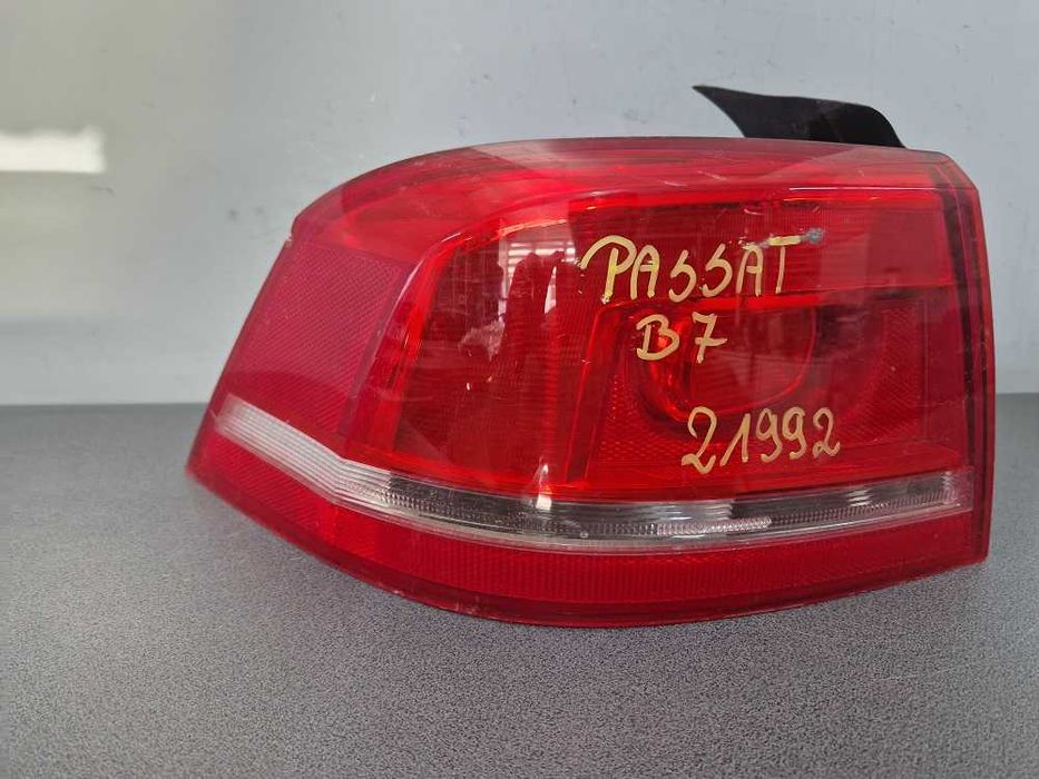 Volkswagen Passat B7 Sedan Lampa Lewy Tył
