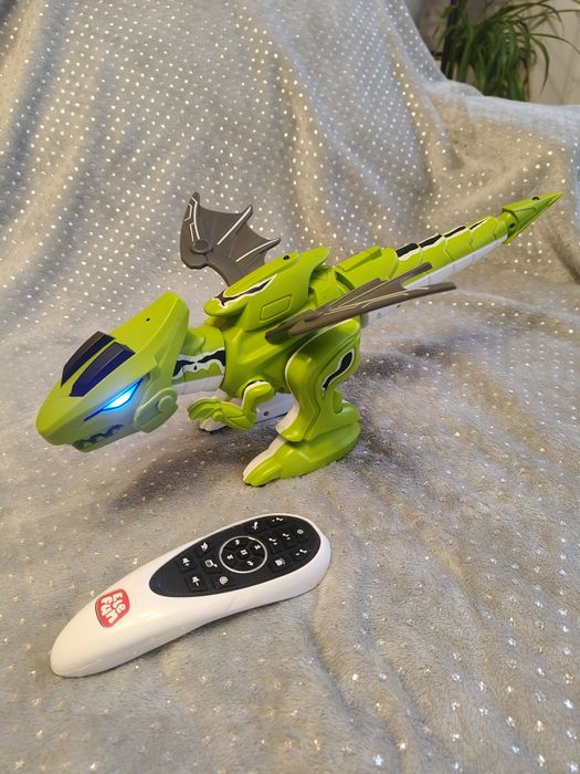 Robot dinozaur na pilota