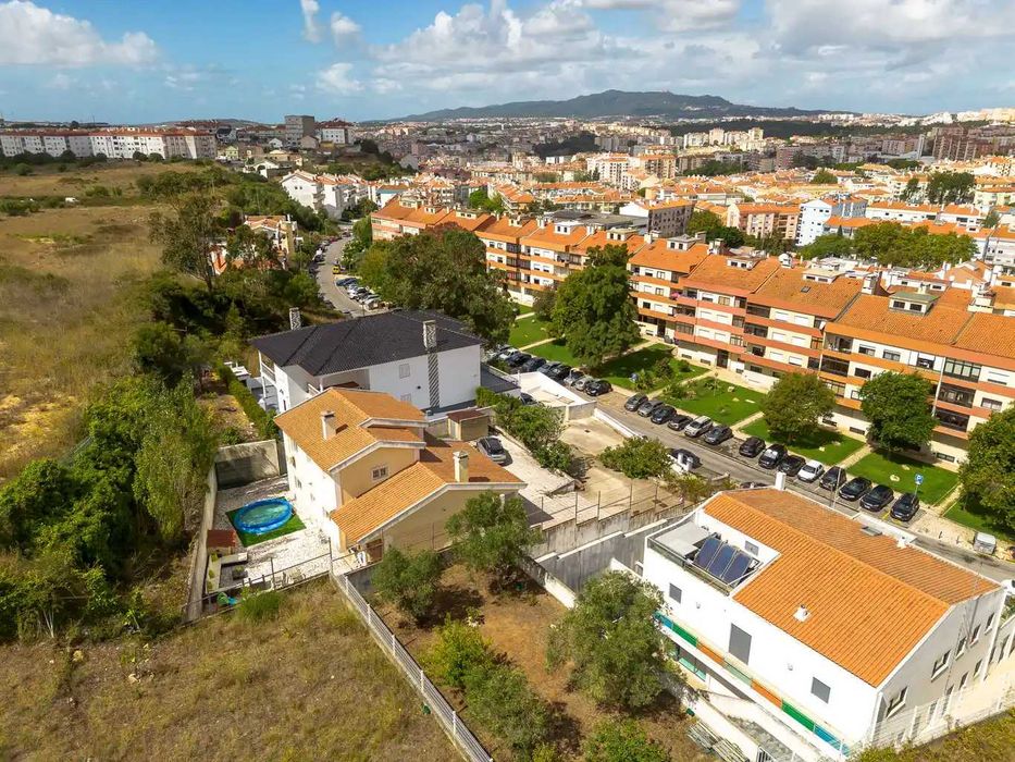 Vivenda V5 em Agualva - Cacém