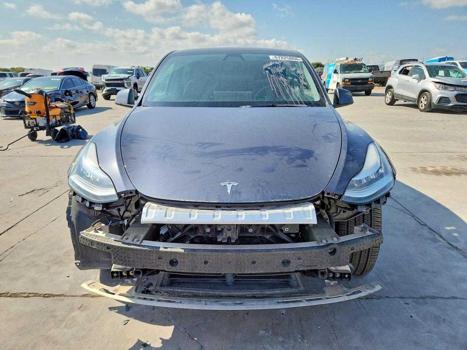 Tesla Model Y 2021;