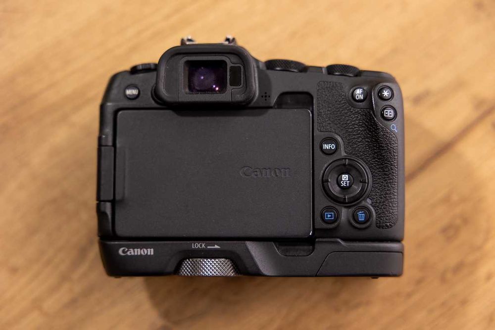 Продам Canon R8