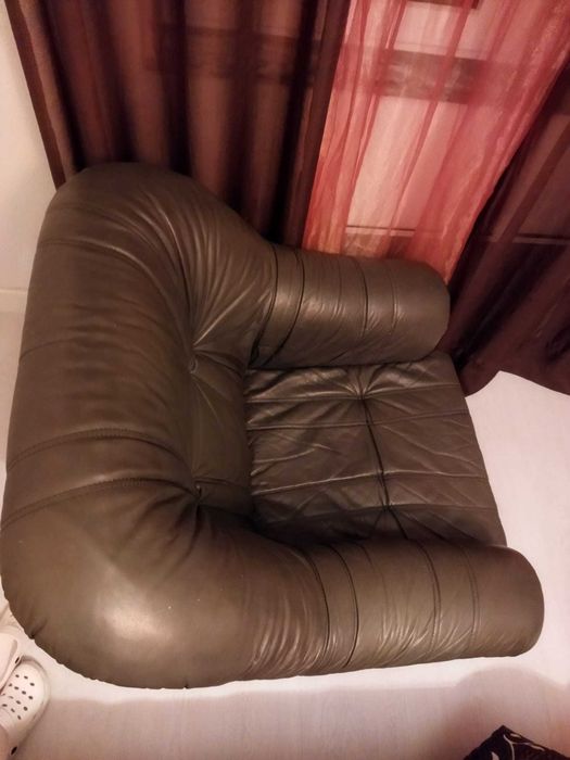 Cadeirão em pele clássico