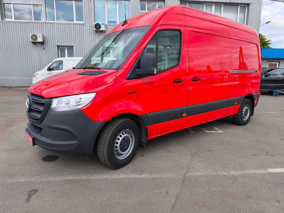MERSEDES eSprinter electrica 54kw 200km 11м3