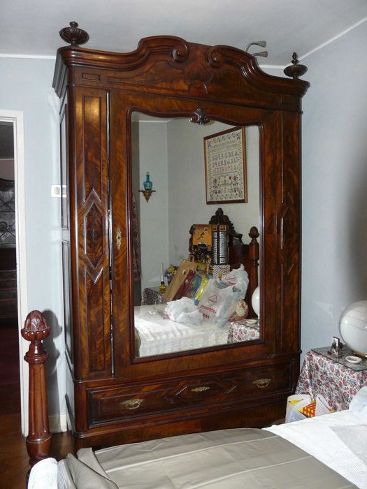 Guarda Fatos Antigo com Espelho