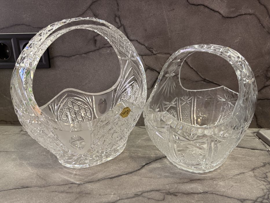 Корзинки хрустальные,ваза,конфетница чехословацкое стекло