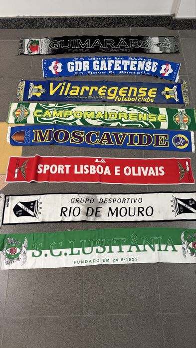 Cachecois de futebol de varios clubes alguns raros