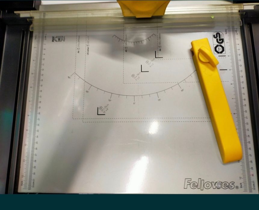 Trymer/gilotyna fellowes ATOM A4