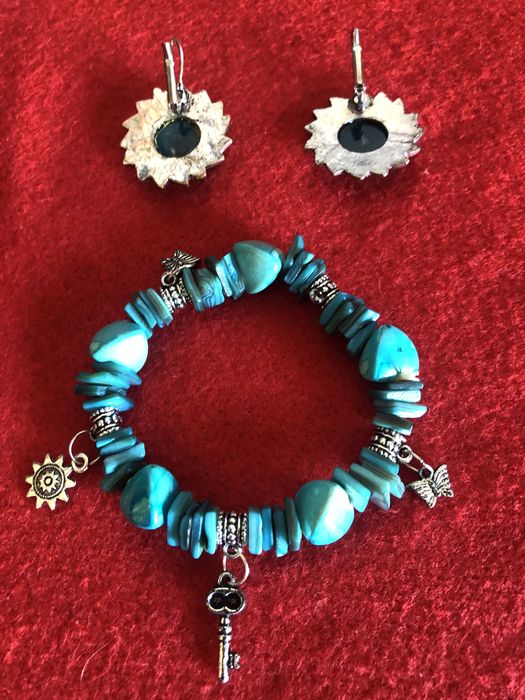 Conjunto brincos e pulseira