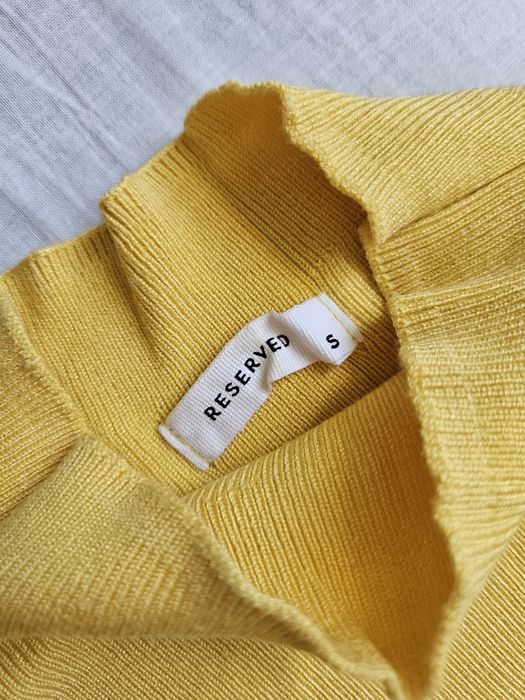 Żółty golf z trzy czwartymi rękawami Reserved