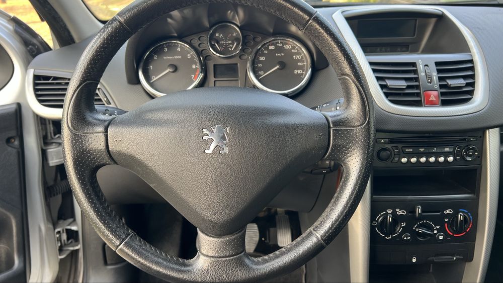 Peugeot 207 imaculado trato financiamento