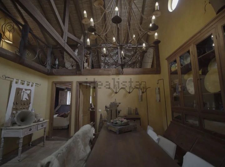 Duas Moradias e terreno