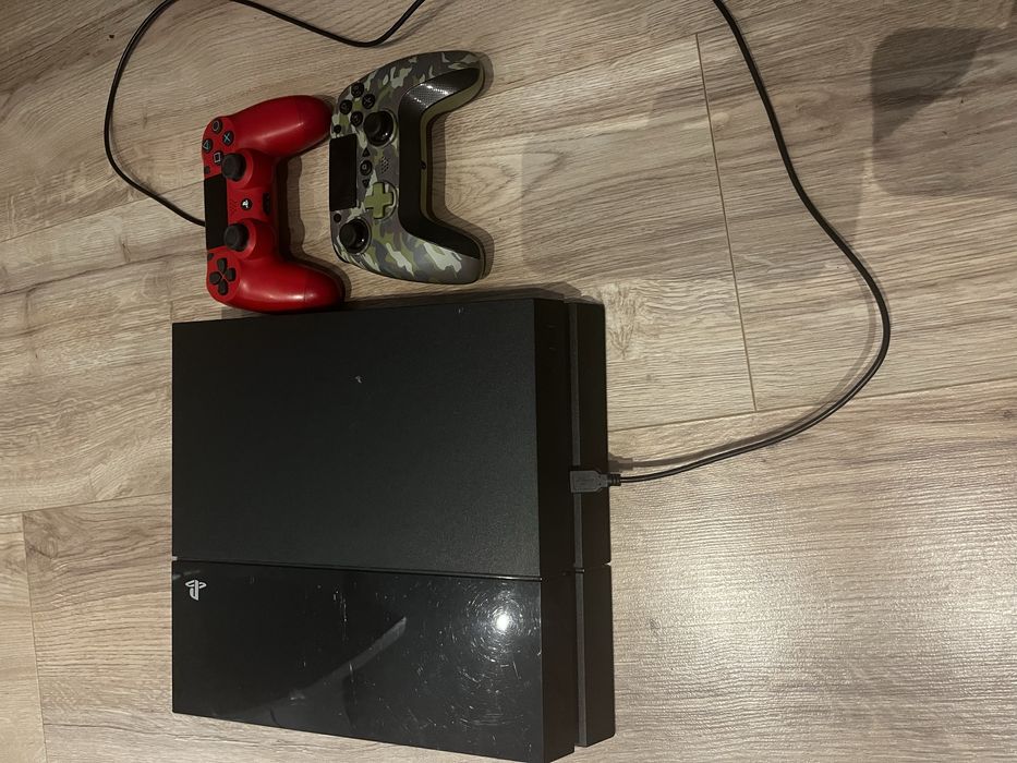 Ps4 a funcionar com 5 jogos em bom estado