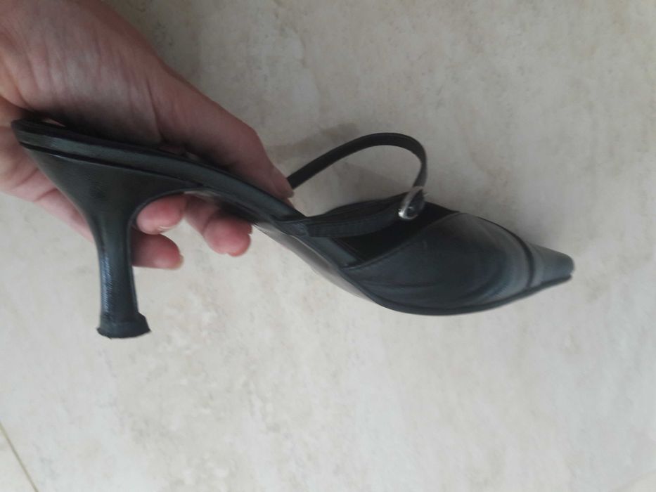 Mules de salto alto, em pele, tam 40