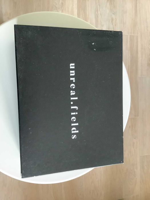 Botas em pele (preto e branco)