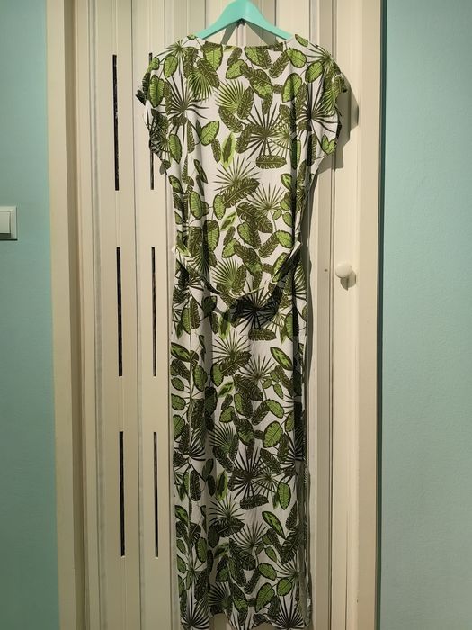 Nowa długa biała sukienka w zielone liście z wiązanym paskiem
