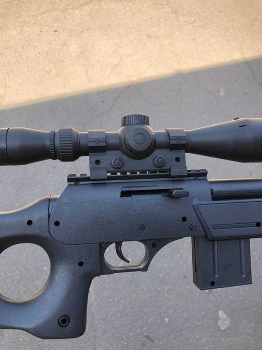 Снайперська гвинтівка 93 см, оптичний прицiл з лазерною крапкою, сошки